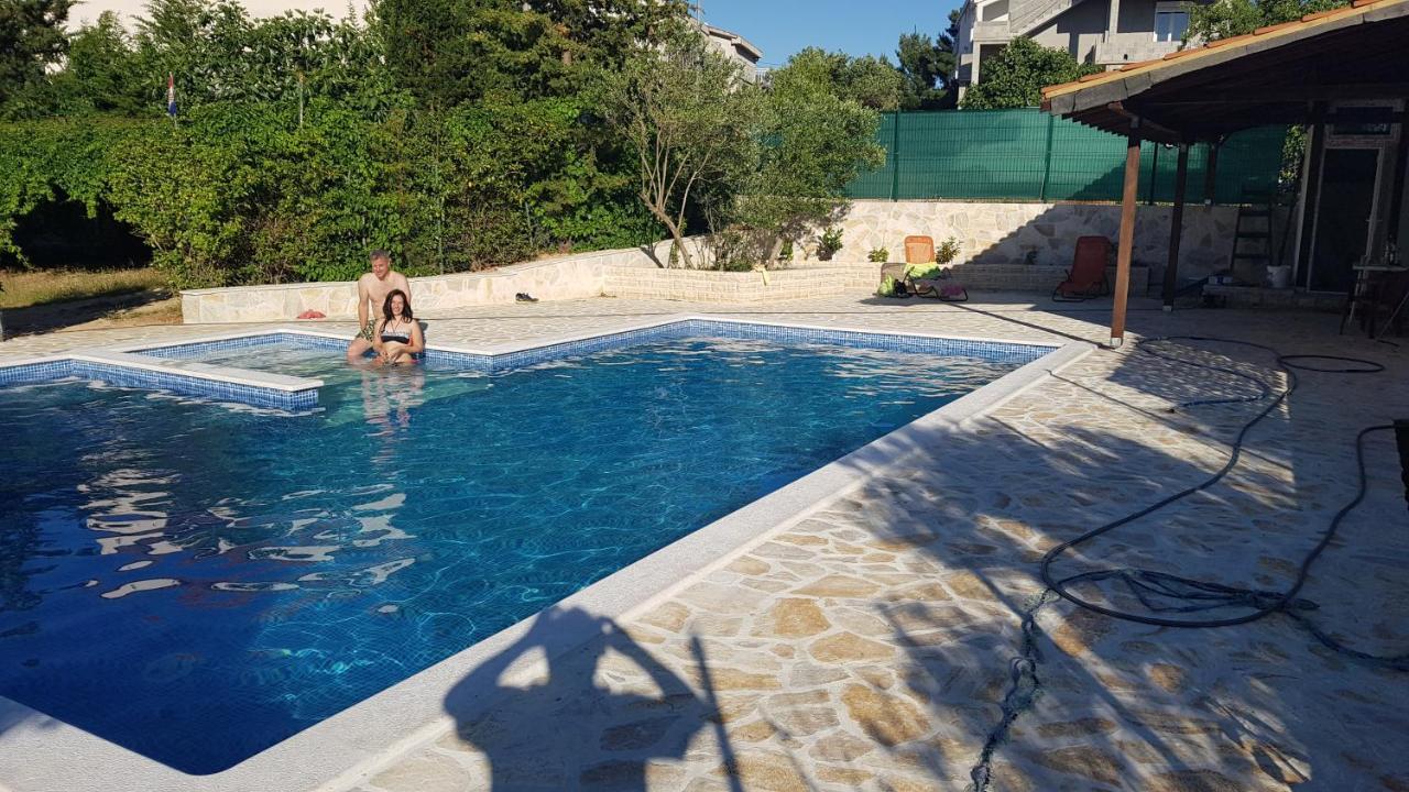 Villa Ivanka Murter Ap D Sa Grijanim Bazenom I Besplatnim Parkingom Bagian luar foto